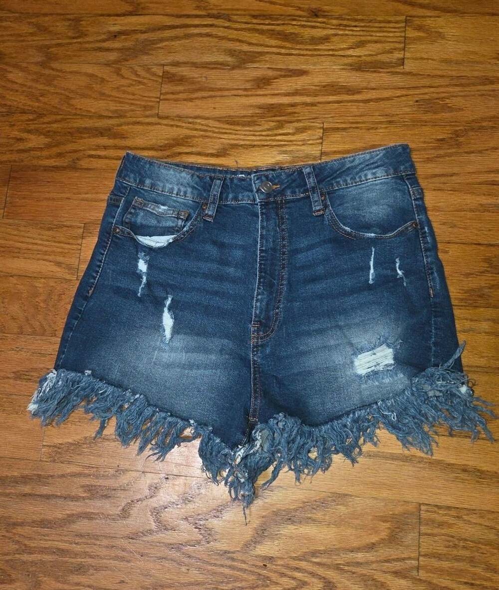 No Boundaries Women's Distressed Denim Fringe Raw Hem Jean Shorts Size 13
